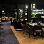 Lowietje - Keukenhof - Free Parking Отель 4*