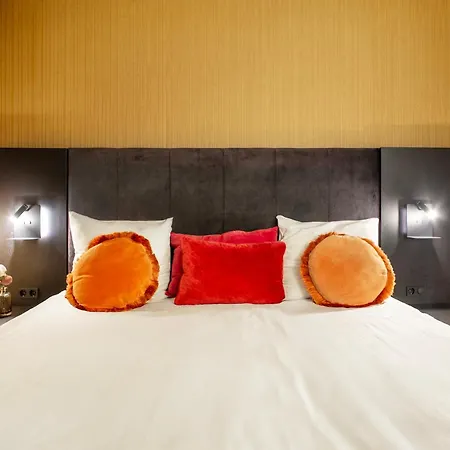 Lowietje - Keukenhof - Free Parking Hotel