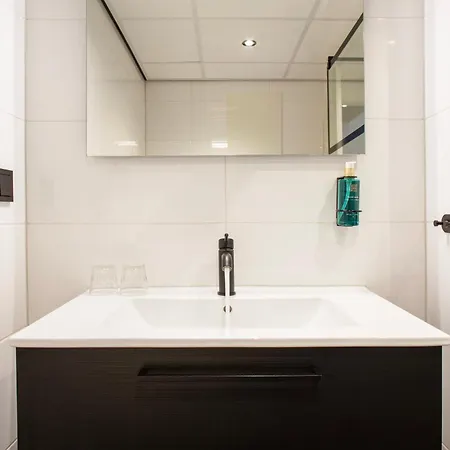 Lowietje - Keukenhof - Free Parking מלון 4*