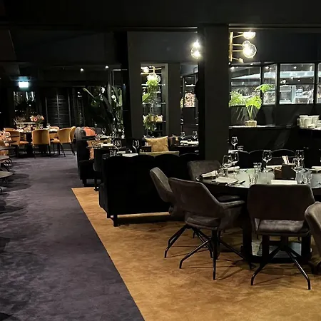 Lowietje - Keukenhof - Free Parking Otel 4*