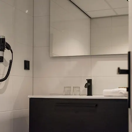 Lowietje - Keukenhof - Free Parking מלון