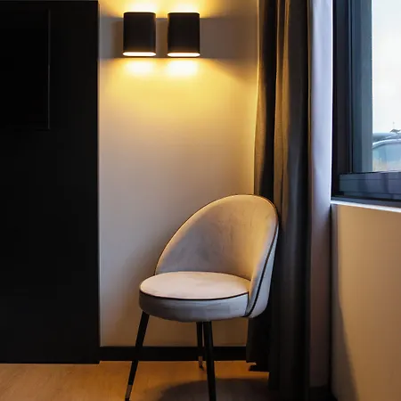 Lowietje - Keukenhof - Free Parking Hotel 4*