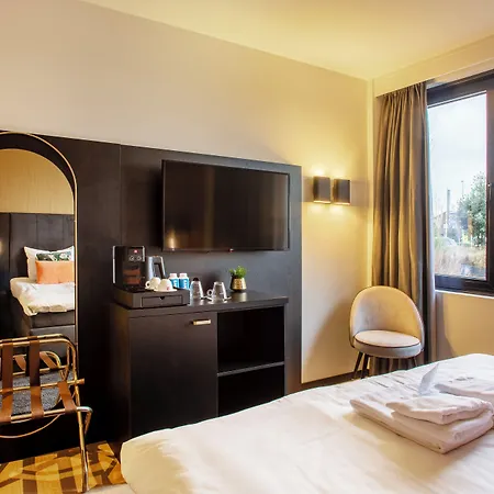 Lowietje - Keukenhof - Free Parking Hotel 4*