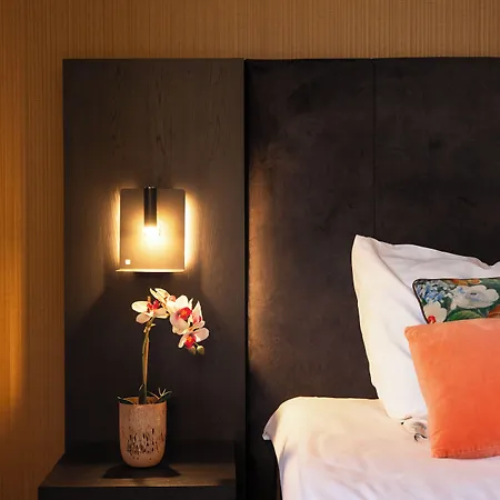 Lowietje - Keukenhof - Free Parking Hotel 4*