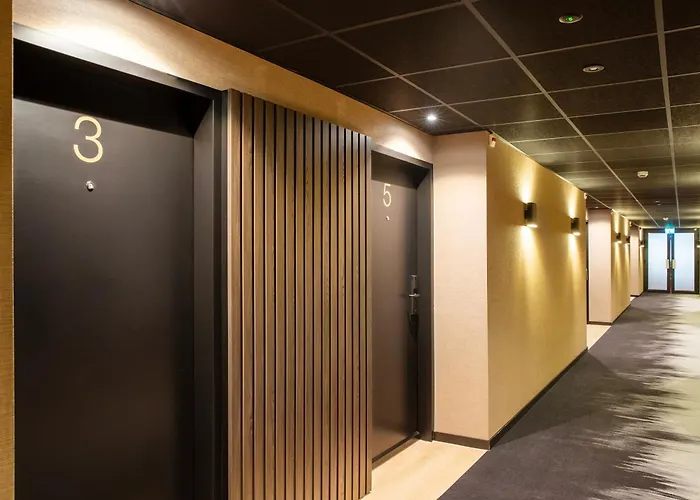 Hotel Lowietje - Keukenhof - Free Parking 4*