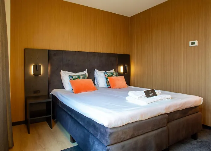 Hotel Lowietje - Keukenhof - Free Parking 4*