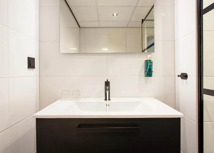 Lowietje - Keukenhof - Free Parking Hotel 4*