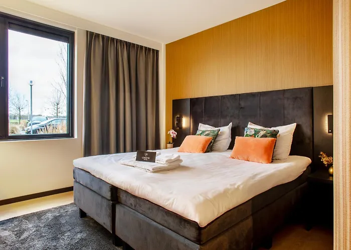 Hotel Lowietje - Keukenhof - Free Parking 4*