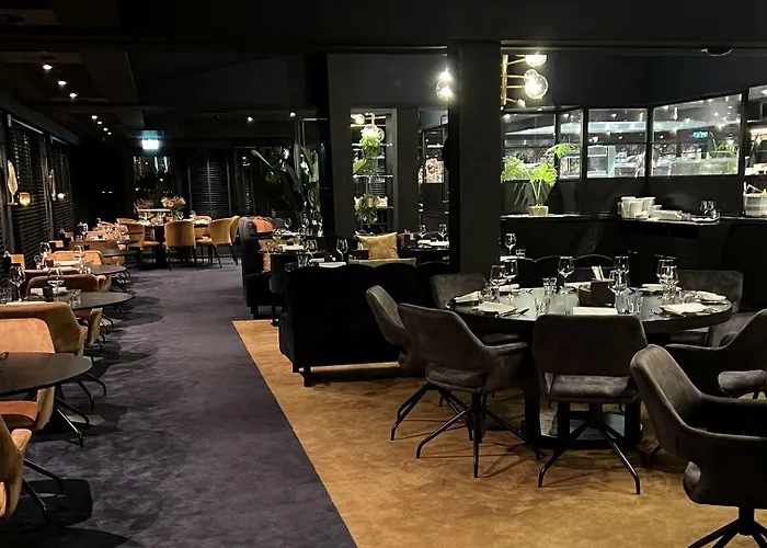 Lowietje - Keukenhof - Free Parking Hotel 4*