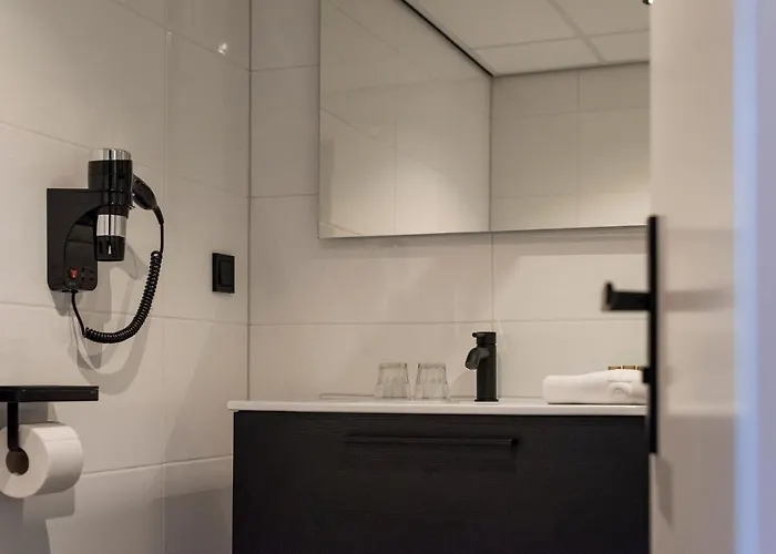 Lowietje - Keukenhof - Free Parking Hotel