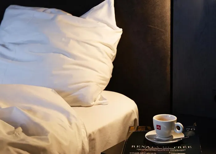 Lowietje - Keukenhof - Free Parking Hotel