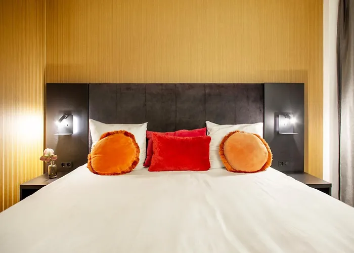 Lowietje - Keukenhof - Free Parking Hotel