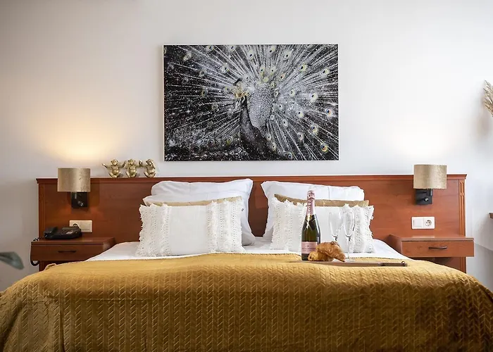 Hotel Lowietje - Keukenhof - Free Parking